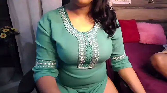 Snapshot of Trezza chatting on 12-06-24, 10:19 Trezza online show from 12-06-24, 10:19