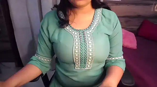 Snapshot of Trezza chatting on 12-12-24, 05:48 Trezza online show from 12-12-24, 05:48