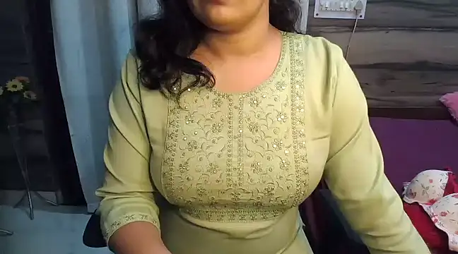 Snapshot of Trezza chatting on 01-12-25, 01:05 Trezza online show from 01-12-25, 01:05