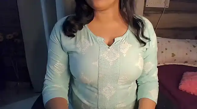 Snapshot of Trezza chatting on 01-22-25, 03:52 Trezza online show from 01-22-25, 03:52