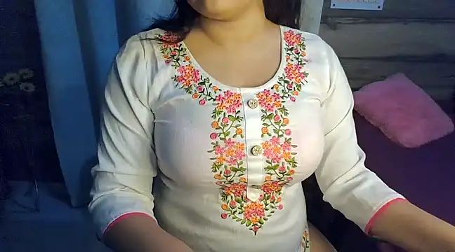 Snapshot of Trezza chatting on 02-02-25, 06:58 Trezza online show from 02-02-25, 06:58