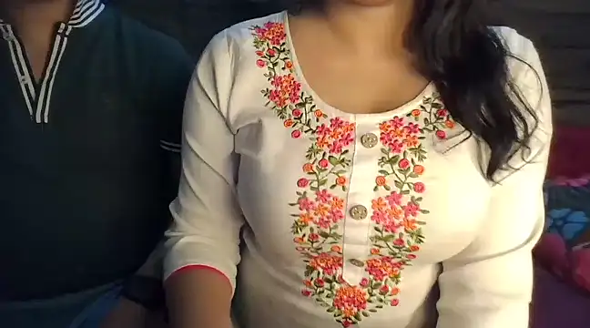 Snapshot of Trezza chatting on 02-13-25, 08:13 Trezza online show from 02-13-25, 08:13