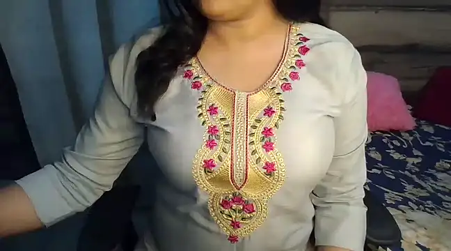 Snapshot of Trezza chatting on 02-23-25, 06:56 Trezza online show from 02-23-25, 06:56