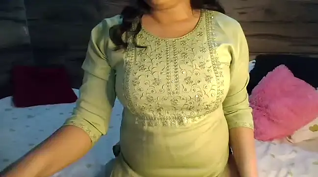 Snapshot of Trezza chatting on 03-12-25, 08:10 Trezza online show from 03-12-25, 08:10