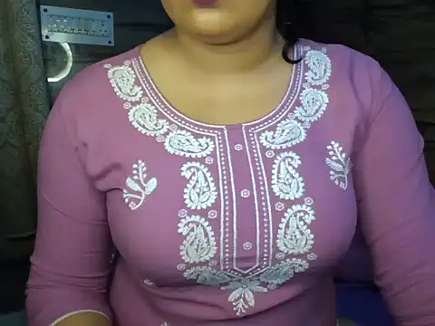 Snapshot of Trezza chatting on 09-10-25, 07:36 Trezza online show from 09-10-25, 07:36