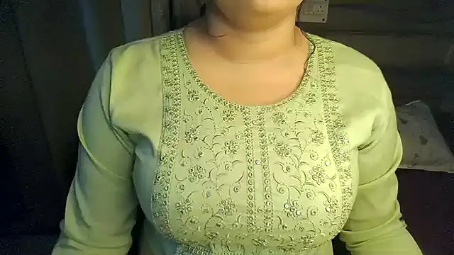 Snapshot of Trezza chatting on 10-23-25, 06:39 Trezza online show from 10-23-25, 06:39