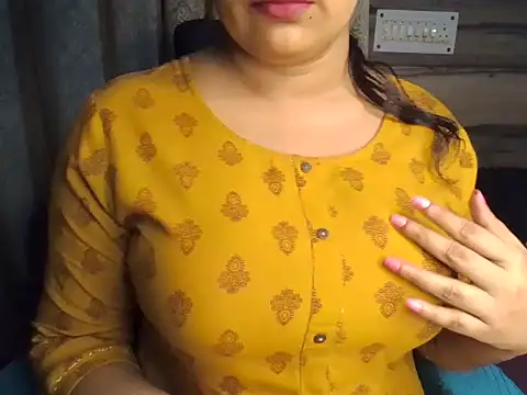 Snapshot of Trezza chatting on 11-01-25, 01:40 Trezza online show from 11-01-25, 01:40