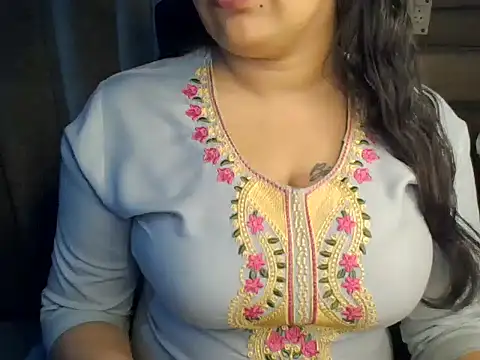 Snapshot of Trezza chatting on 11-02-25, 08:44 Trezza online show from 11-02-25, 08:44