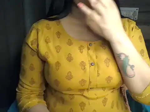 Snapshot of Trezza chatting on 12-05-25, 08:49 Trezza online show from 12-05-25, 08:49