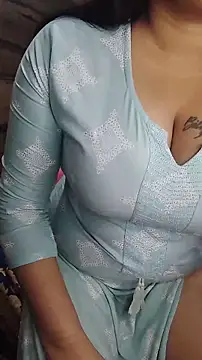 Snapshot of Trezza chatting on 02-01-26, 06:12 Trezza online show from 02-01-26, 06:12