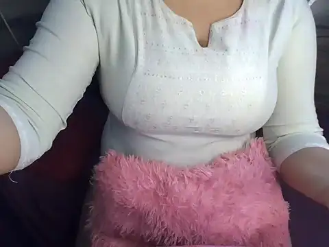 Snapshot of Trezza chatting on 02-15-26, 09:22 Trezza online show from 02-15-26, 09:22