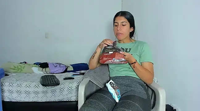 skinnyanai2 online show from 12-17-24, 07:59