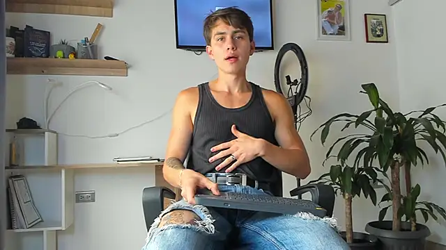 manucute 23  online show from 10-28-25, 03:04