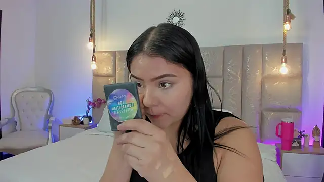Snapshot of Oriana_Guzman chatting on 07-19-26, 11:08 Oriana Guzman online show from 07-19-26, 11:08