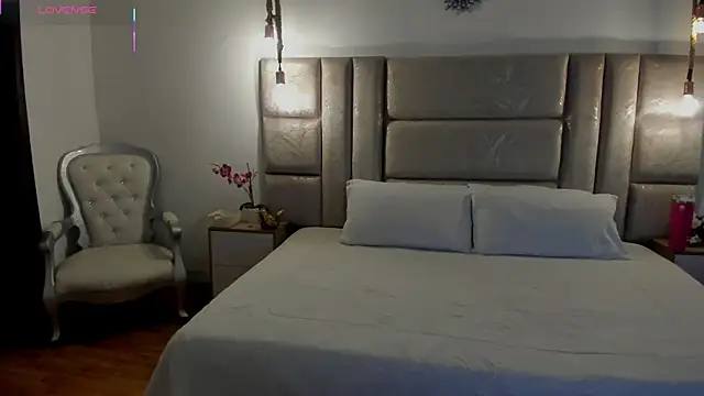 Snapshot of Oriana_Guzman chatting on 07-29-26, 11:03 Oriana Guzman online show from 07-29-26, 11:03