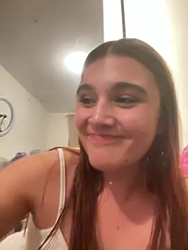 Snapshot of Magic-Smilee chatting on 09-28-25, 11:32 Magic-Smilee online show from 09-28-25, 11:32