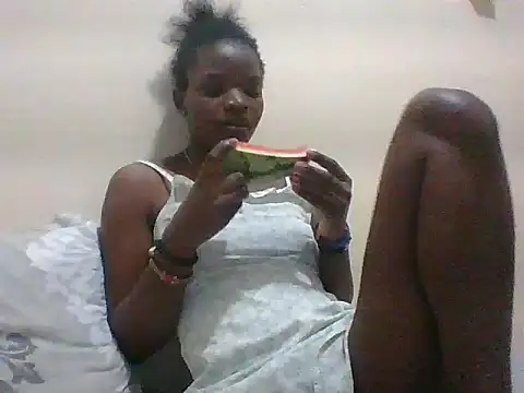 Snapshot of hotgal1112 chatting on 09-17-25, 07:48 hotgal1112 online show from 09-17-25, 07:48