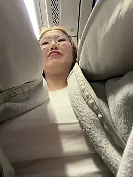 Aiko Yumi online show from 02-06-26, 02:42