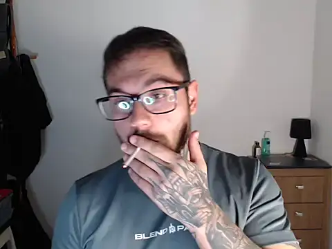 Snapshot of clark_r chatting on 03-04-26, 01:00 clark r online show from 03-04-26, 01:00