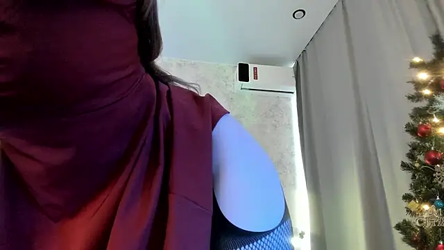 LissaCain online show from 12-23-25, 07:17