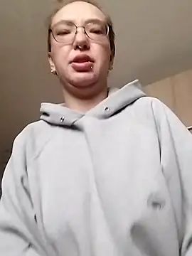 Isabella Geney online show from 12-17-25, 02:34