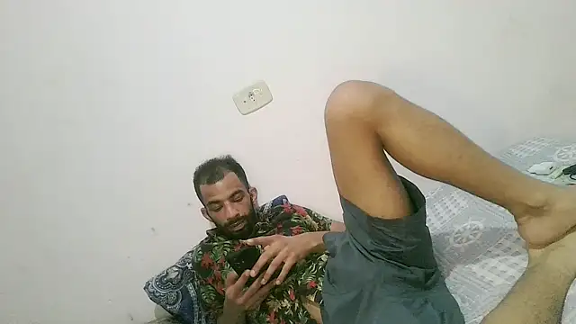 UncutToyBoy23cm online show from 10-18-25, 07:47