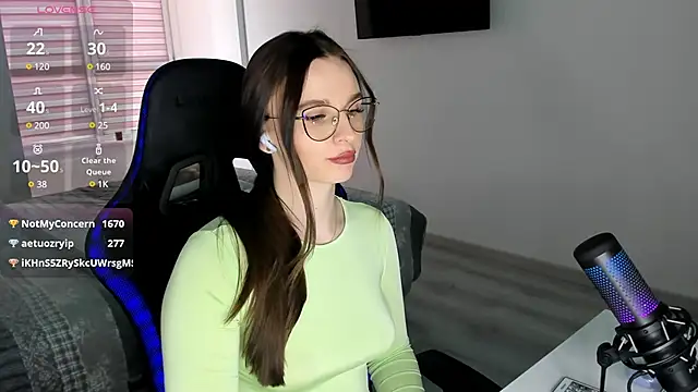 Snapshot of MCfly_11 chatting on 03-09-25, 12:09 MCfly 11 online show from 03-09-25, 12:09