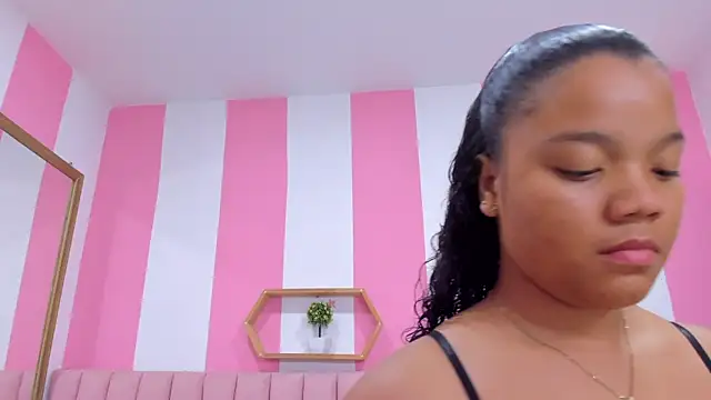 Snapshot of ISABELLA_020 chatting on 02-28-25, 12:20 ISABELLA 020 online show from 02-28-25, 12:20