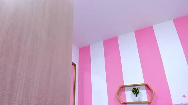 Snapshot of ISABELLA_020 chatting on 03-15-25, 11:40 ISABELLA 020 online show from 03-15-25, 11:40