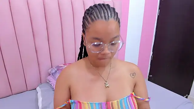 Snapshot of ISABELLA_020 chatting on 03-15-25, 05:48 ISABELLA 020 online show from 03-15-25, 05:48