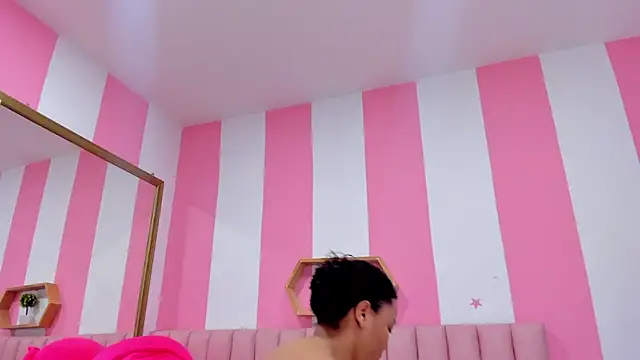 Snapshot of ISABELLA_020 chatting on 09-23-25, 01:25 ISABELLA 020 online show from 09-23-25, 01:25