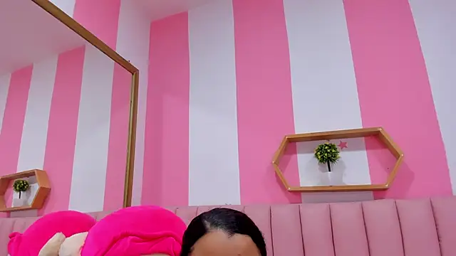 Snapshot of ISABELLA_020 chatting on 10-28-25, 01:03 ISABELLA 020 online show from 10-28-25, 01:03