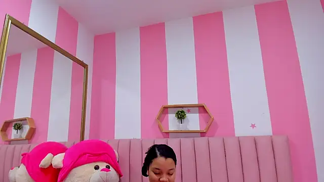 Snapshot of ISABELLA_020 chatting on 10-29-25, 01:57 ISABELLA 020 online show from 10-29-25, 01:57