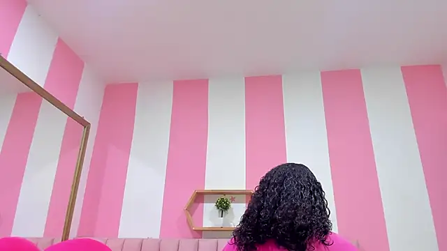 Snapshot of ISABELLA_020 chatting on 11-10-25, 01:21 ISABELLA 020 online show from 11-10-25, 01:21