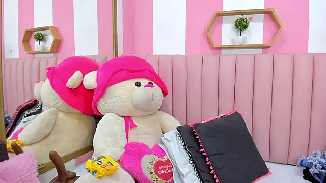 Snapshot of ISABELLA_020 chatting on 11-11-25, 01:44 ISABELLA 020 online show from 11-11-25, 01:44