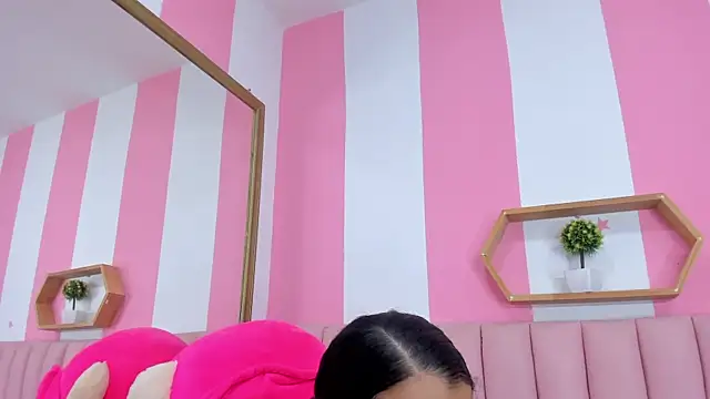 Snapshot of ISABELLA_020 chatting on 11-20-25, 01:11 ISABELLA 020 online show from 11-20-25, 01:11