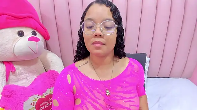 Snapshot of ISABELLA_020 chatting on 11-25-25, 02:06 ISABELLA 020 online show from 11-25-25, 02:06