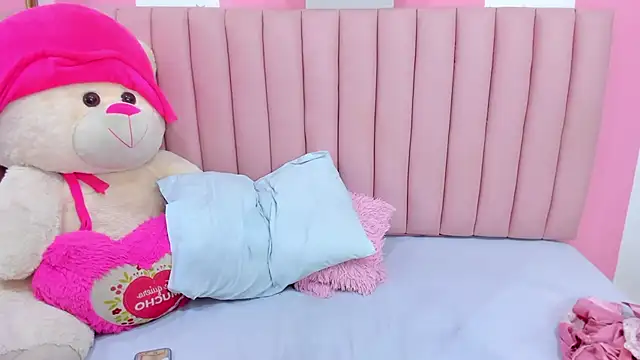 Snapshot of ISABELLA_020 chatting on 12-02-25, 01:17 ISABELLA 020 online show from 12-02-25, 01:17