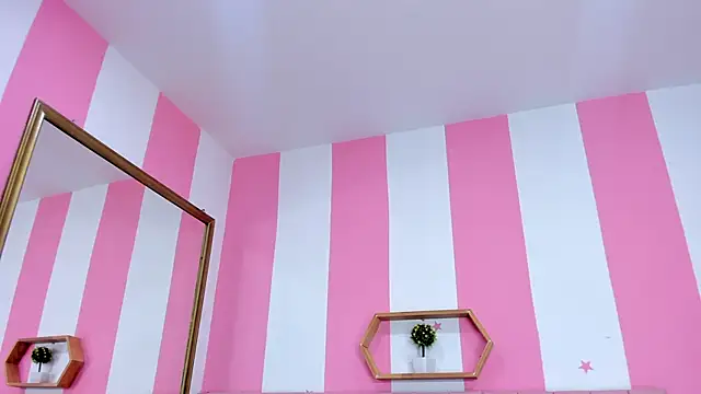 Snapshot of ISABELLA_020 chatting on 12-15-25, 12:42 ISABELLA 020 online show from 12-15-25, 12:42