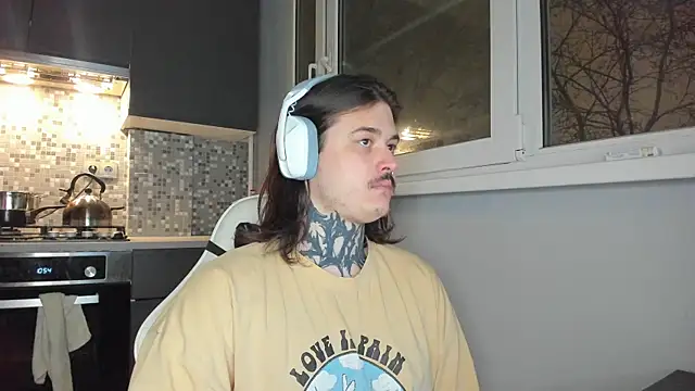 Snapshot of _torfin_ chatting on 01-12-25, 04:18 torfin online show from 01-12-25, 04:18