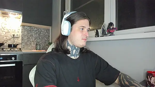 Snapshot of _torfin_ chatting on 03-04-25, 11:43 torfin online show from 03-04-25, 11:43