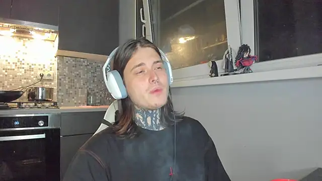 Snapshot of _torfin_ chatting on 03-06-25, 10:04 torfin online show from 03-06-25, 10:04