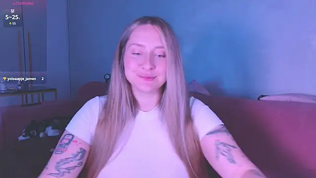 Snapshot of Oh_mylissa chatting on 10-10-25, 07:13 Oh mylissa online show from 10-10-25, 07:13