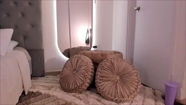 Snapshot of Lexie-red chatting on 02-03-25, 09:39 Lexie-red online show from 02-03-25, 09:39