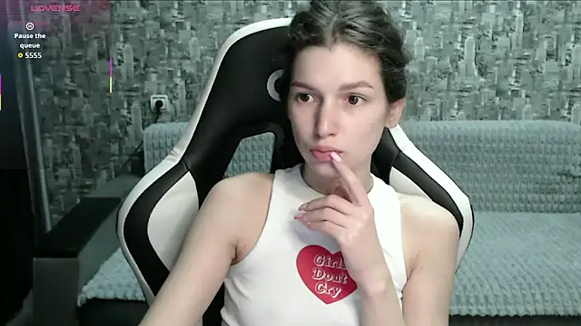 MissMiaCutie online show from 10-13-25, 01:44