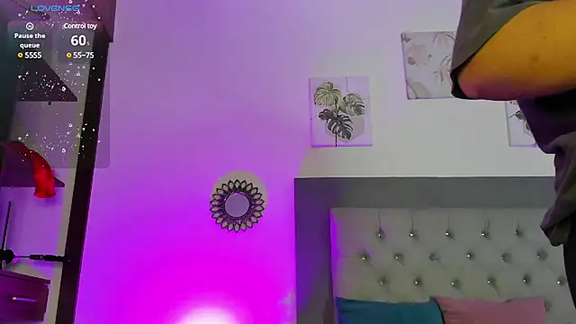 Snapshot of Kylie2211 chatting on 02-14-25, 02:07 Kylie2211 online show from 02-14-25, 02:07