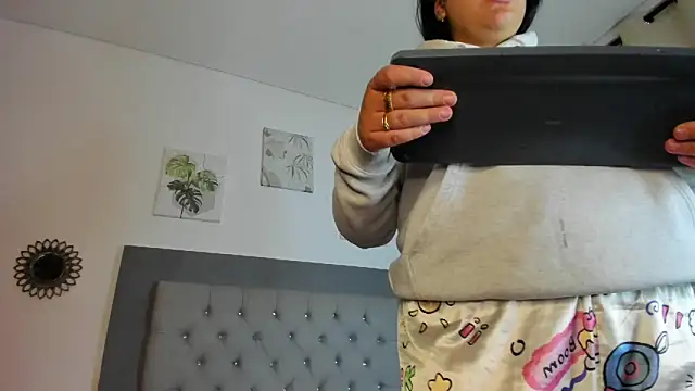 Snapshot of Kylie2211 chatting on 02-20-25, 02:40 Kylie2211 online show from 02-20-25, 02:40