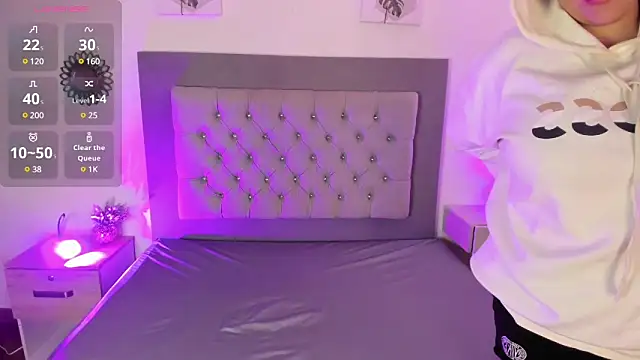 Snapshot of Kylie2211 chatting on 03-05-25, 06:34 Kylie2211 online show from 03-05-25, 06:34