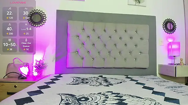 Snapshot of Kylie2211 chatting on 03-08-25, 02:45 Kylie2211 online show from 03-08-25, 02:45