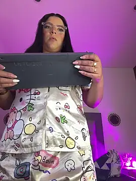 Snapshot of Kylie2211 chatting on 03-17-25, 12:14 Kylie2211 online show from 03-17-25, 12:14